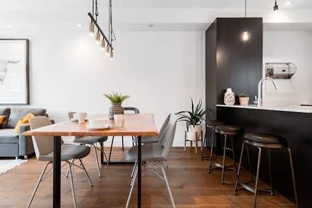Sleek Condo In The Heart Of Little Italy By Den Stays Montréal Exterior foto