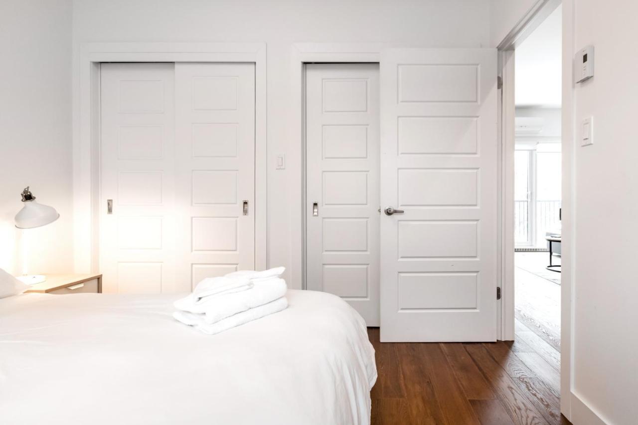 Sleek Condo In The Heart Of Little Italy By Den Stays Montréal Quarto foto
