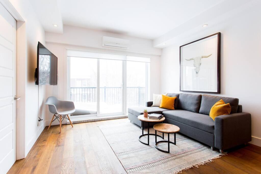 Sleek Condo In The Heart Of Little Italy By Den Stays Montréal Exterior foto